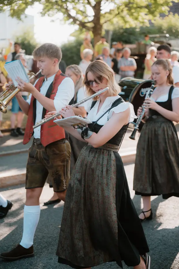 Schmalzlerfest Perlesreut 2026 Umzug, Bieranstich, Perlesreuter BleMUSI Foto 2601907