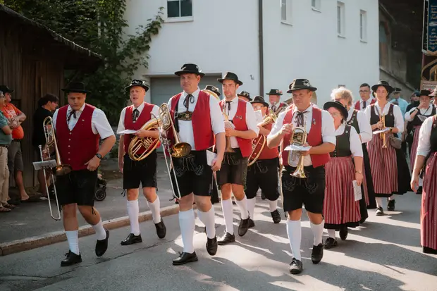 Schmalzlerfest Perlesreut 2026 Umzug, Bieranstich, Perlesreuter BleMUSI Foto 2601921