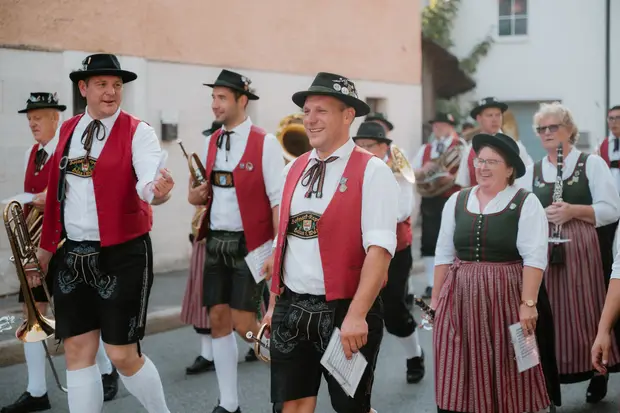 Schmalzlerfest Perlesreut 2026 Umzug, Bieranstich, Perlesreuter BleMUSI Foto 2601923