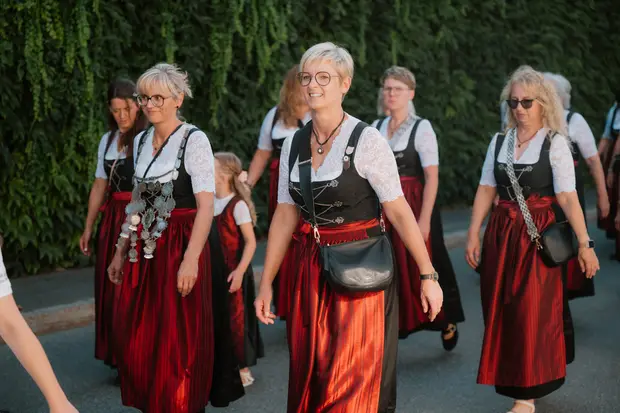 Schmalzlerfest Perlesreut 2026 Umzug, Bieranstich, Perlesreuter BleMUSI Foto 2601937
