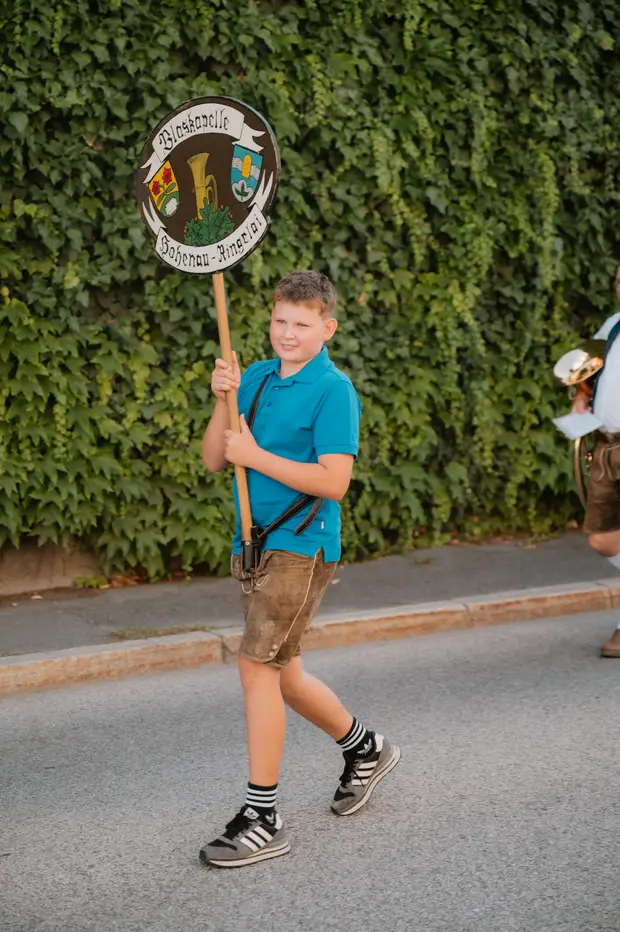 Schmalzlerfest Perlesreut 2026 Umzug, Bieranstich, Perlesreuter BleMUSI Foto 2601944