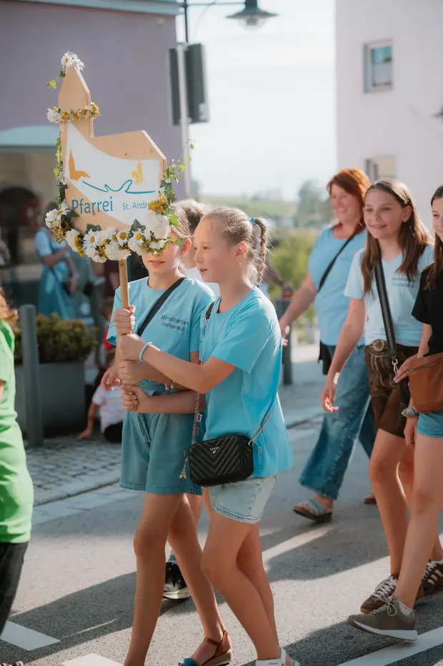 Schmalzlerfest Perlesreut 2026 Umzug, Bieranstich, Perlesreuter BleMUSI Foto 2601946