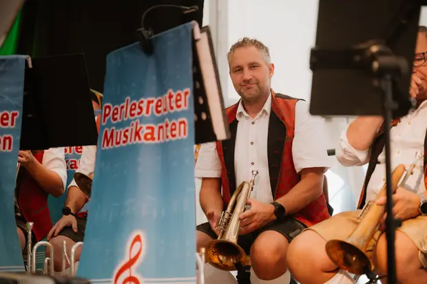 Schmalzlerfest Perlesreut 2026 Umzug, Bieranstich, Perlesreuter BleMUSI Foto 2601975