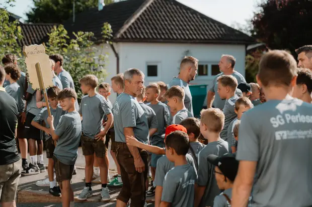Schmalzlerfest Perlesreut 2026 Umzug, Bieranstich, Perlesreuter BleMUSI Foto 2601990