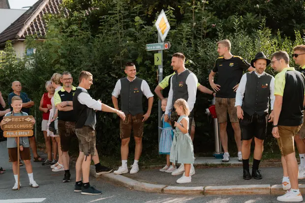 Schmalzlerfest Perlesreut 2026 Umzug, Bieranstich, Perlesreuter BleMUSI Foto 2601991
