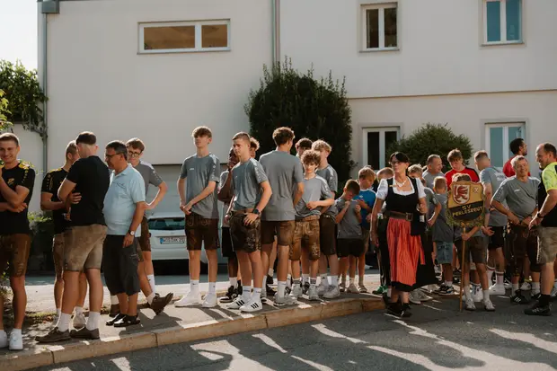 Schmalzlerfest Perlesreut 2026 Umzug, Bieranstich, Perlesreuter BleMUSI Foto 2601993