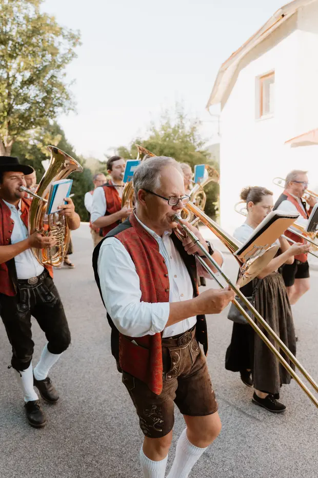 Schmalzlerfest Perlesreut 2026 Umzug, Bieranstich, Perlesreuter BleMUSI Foto 2601999