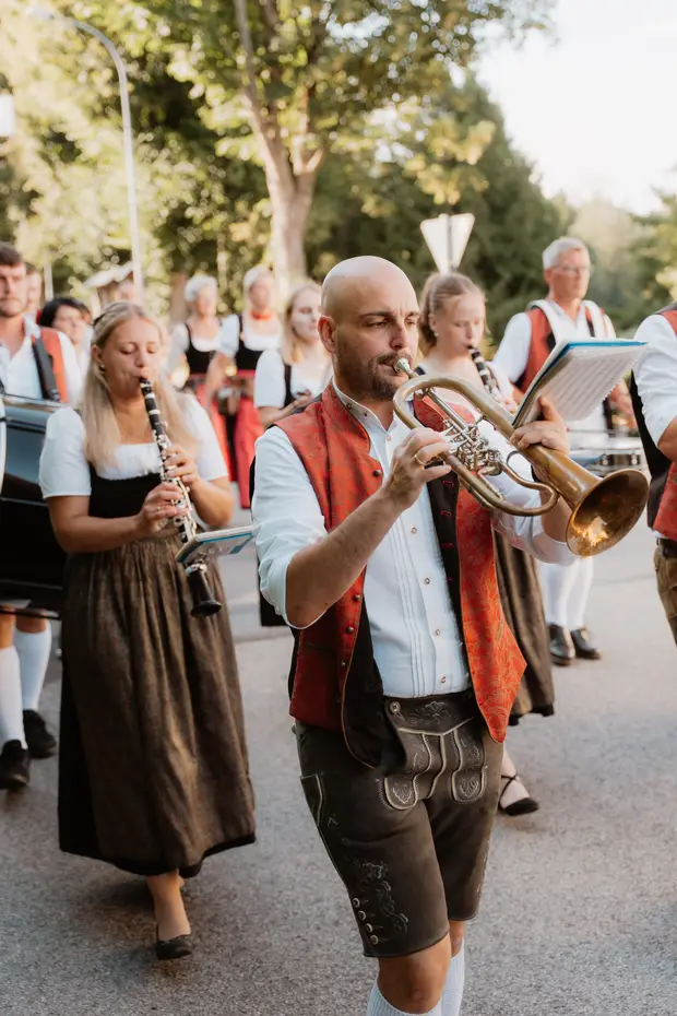 Schmalzlerfest Perlesreut 2026 Umzug, Bieranstich, Perlesreuter BleMUSI Foto 2602000