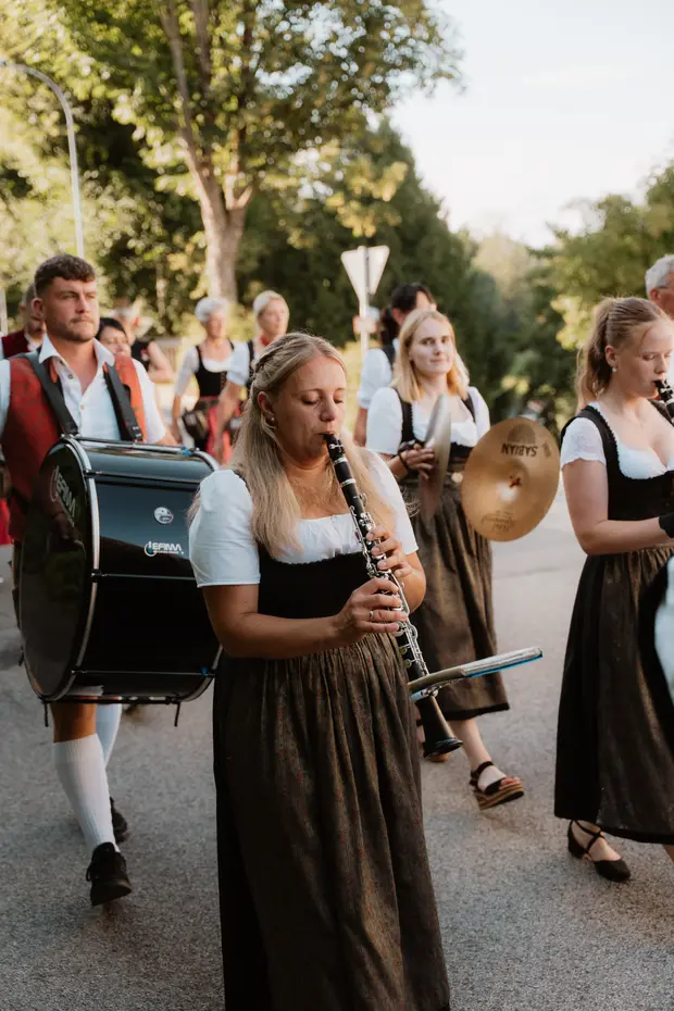 Schmalzlerfest Perlesreut 2026 Umzug, Bieranstich, Perlesreuter BleMUSI Foto 2602001