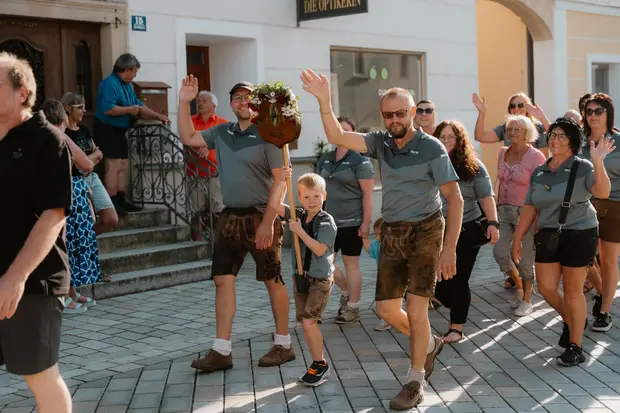Schmalzlerfest Perlesreut 2026 Umzug, Bieranstich, Perlesreuter BleMUSI Foto 2602033