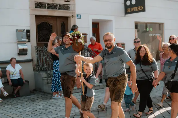 Schmalzlerfest Perlesreut 2026 Umzug, Bieranstich, Perlesreuter BleMUSI Foto 2602034