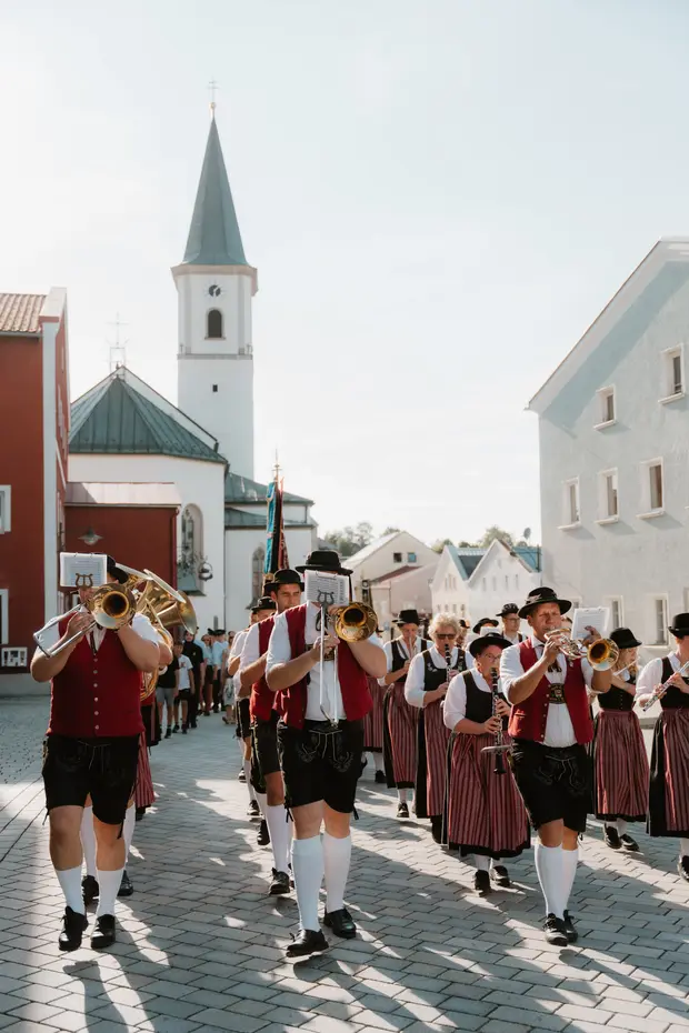 Schmalzlerfest Perlesreut 2026 Umzug, Bieranstich, Perlesreuter BleMUSI Foto 2602037
