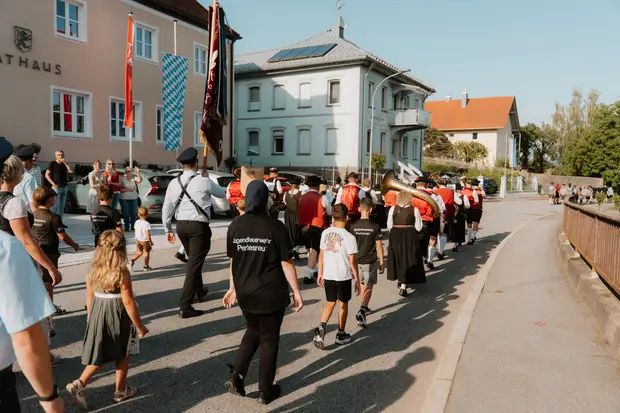 Schmalzlerfest Perlesreut 2026 Umzug, Bieranstich, Perlesreuter BleMUSI Foto 2602057
