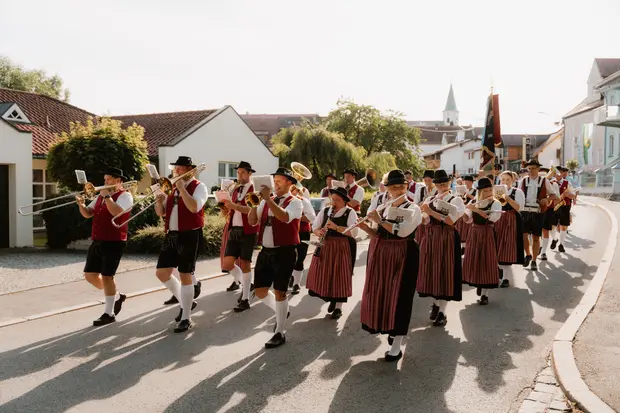 Schmalzlerfest Perlesreut 2026 Umzug, Bieranstich, Perlesreuter BleMUSI Foto 2602060