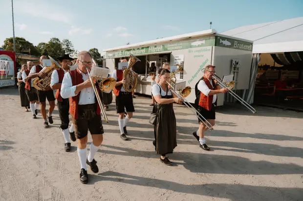 Schmalzlerfest Perlesreut 2026 Umzug, Bieranstich, Perlesreuter BleMUSI Foto 2602067