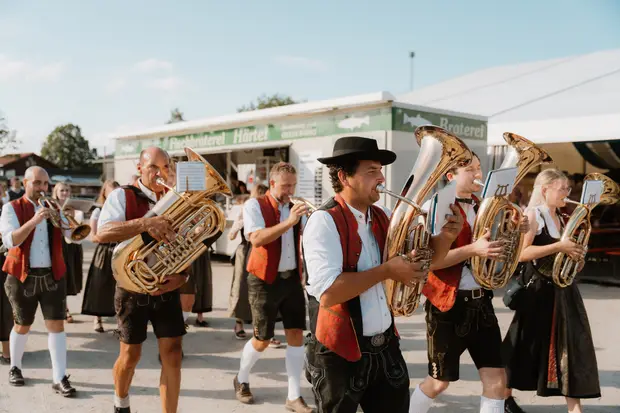 Schmalzlerfest Perlesreut 2026 Umzug, Bieranstich, Perlesreuter BleMUSI Foto 2602070