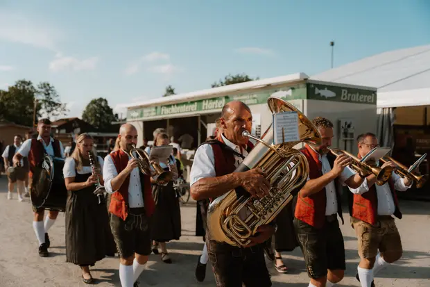Schmalzlerfest Perlesreut 2026 Umzug, Bieranstich, Perlesreuter BleMUSI Foto 2602071