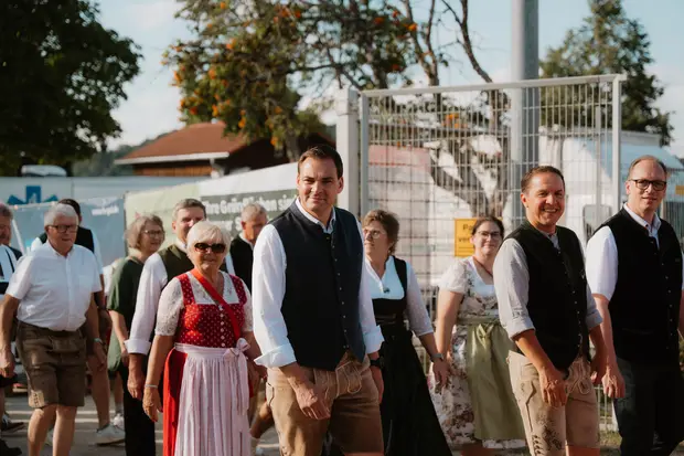 Schmalzlerfest Perlesreut 2026 Umzug, Bieranstich, Perlesreuter BleMUSI Foto 2602078