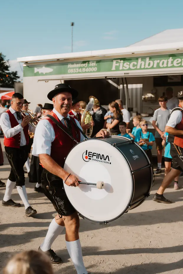 Schmalzlerfest Perlesreut 2026 Umzug, Bieranstich, Perlesreuter BleMUSI Foto 2602103