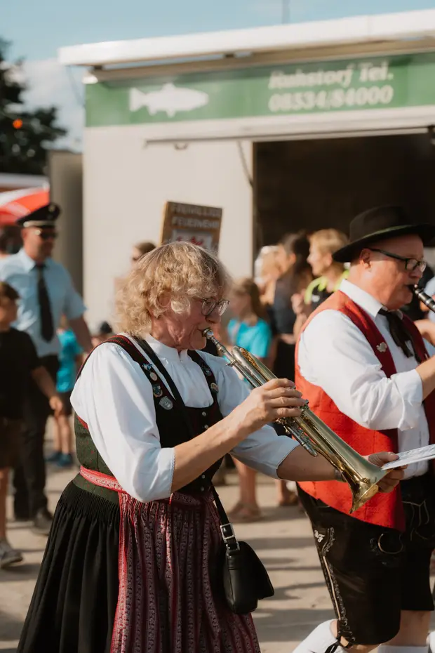 Schmalzlerfest Perlesreut 2026 Umzug, Bieranstich, Perlesreuter BleMUSI Foto 2602105