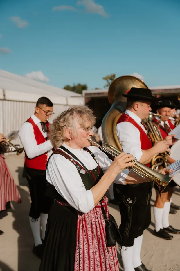Schmalzlerfest Perlesreut 2026 Umzug, Bieranstich, Perlesreuter BleMUSI Foto 2602114