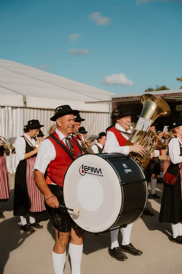 Schmalzlerfest Perlesreut 2026 Umzug, Bieranstich, Perlesreuter BleMUSI Foto 2602116
