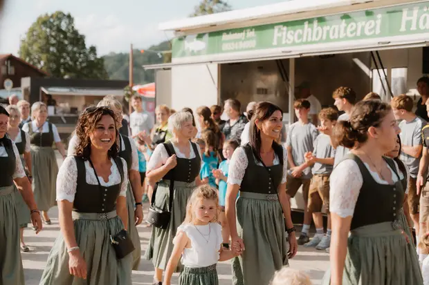 Schmalzlerfest Perlesreut 2026 Umzug, Bieranstich, Perlesreuter BleMUSI Foto 2602125