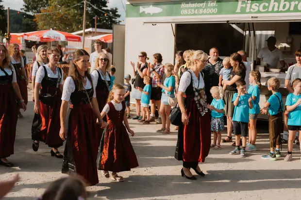 Schmalzlerfest Perlesreut 2026 Umzug, Bieranstich, Perlesreuter BleMUSI Foto 2602128