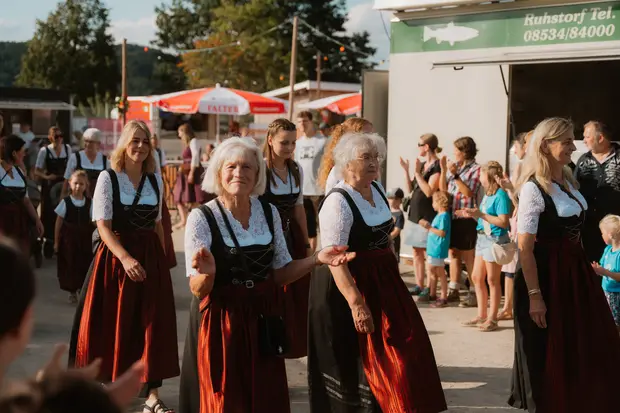 Schmalzlerfest Perlesreut 2026 Umzug, Bieranstich, Perlesreuter BleMUSI Foto 2602130