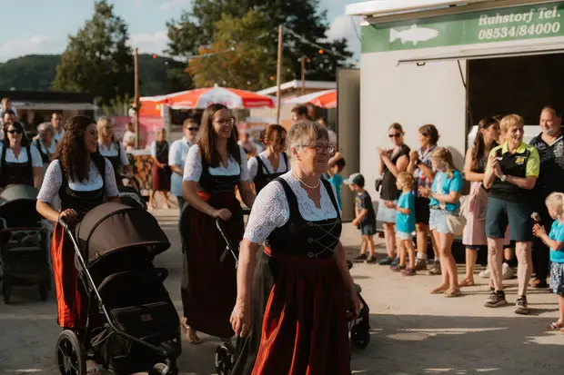 Schmalzlerfest Perlesreut 2026 Umzug, Bieranstich, Perlesreuter BleMUSI Foto 2602132