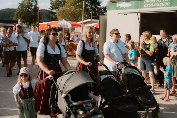 Schmalzlerfest Perlesreut 2026 Umzug, Bieranstich, Perlesreuter BleMUSI Foto 2602133