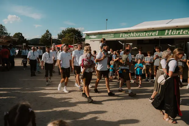 Schmalzlerfest Perlesreut 2026 Umzug, Bieranstich, Perlesreuter BleMUSI Foto 2602135