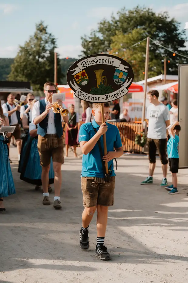 Schmalzlerfest Perlesreut 2026 Umzug, Bieranstich, Perlesreuter BleMUSI Foto 2602138