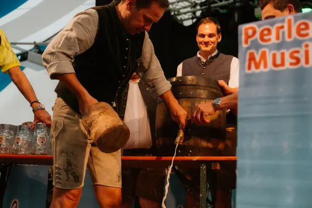 Schmalzlerfest Perlesreut 2026 Umzug, Bieranstich, Perlesreuter BleMUSI Foto 2602149