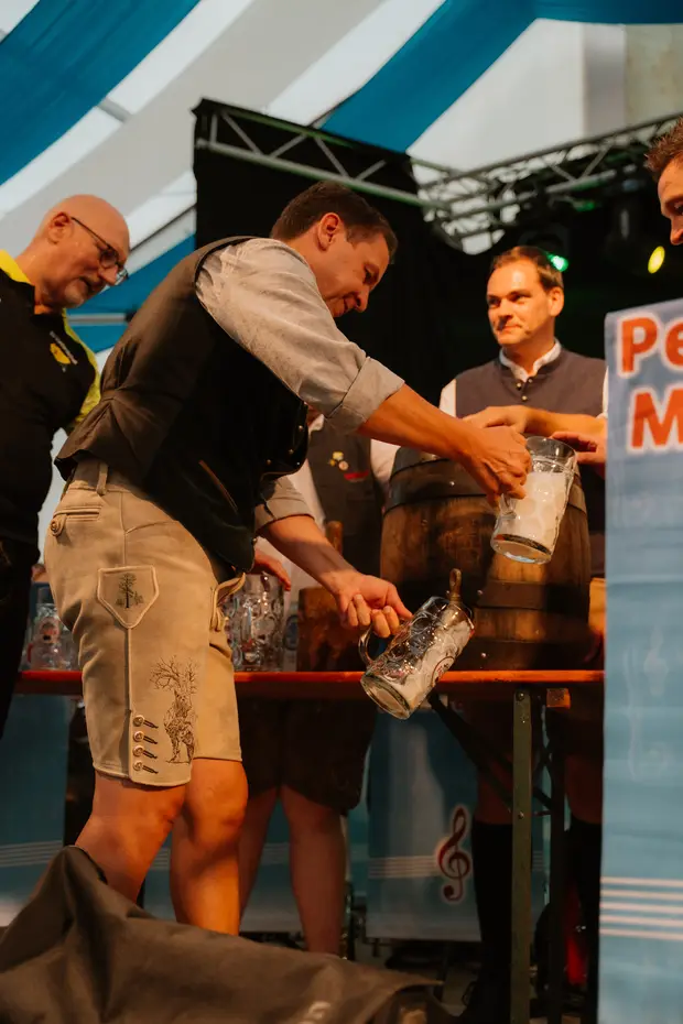 Schmalzlerfest Perlesreut 2026 Umzug, Bieranstich, Perlesreuter BleMUSI Foto 2602153