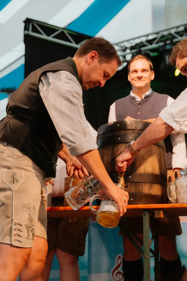 Schmalzlerfest Perlesreut 2026 Umzug, Bieranstich, Perlesreuter BleMUSI Foto 2602154