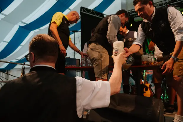 Schmalzlerfest Perlesreut 2026 Umzug, Bieranstich, Perlesreuter BleMUSI Foto 2602155