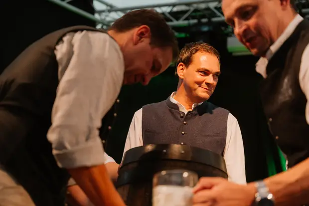 Schmalzlerfest Perlesreut 2026 Umzug, Bieranstich, Perlesreuter BleMUSI Foto 2602156