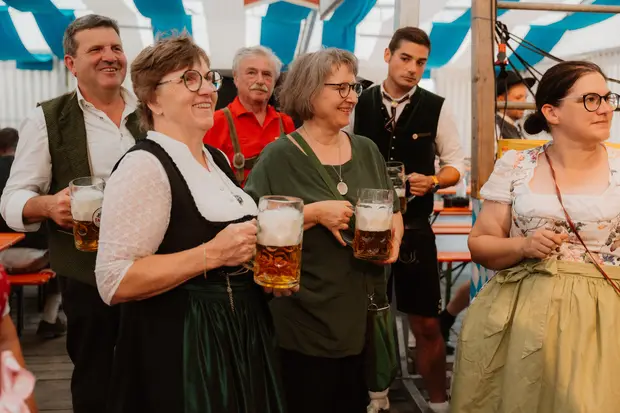 Schmalzlerfest Perlesreut 2026 Umzug, Bieranstich, Perlesreuter BleMUSI Foto 2602158