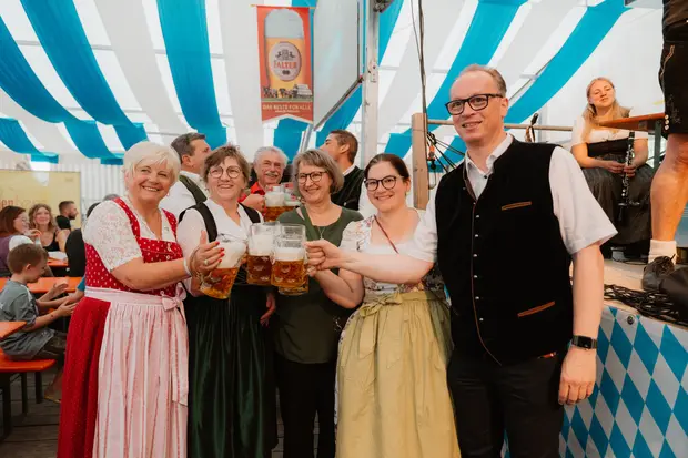 Schmalzlerfest Perlesreut 2026 Umzug, Bieranstich, Perlesreuter BleMUSI Foto 2602159