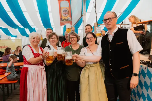 Schmalzlerfest Perlesreut 2026 Umzug, Bieranstich, Perlesreuter BleMUSI Foto 2602160