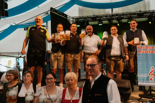 Schmalzlerfest Perlesreut 2026 Umzug, Bieranstich, Perlesreuter BleMUSI Foto 2602161