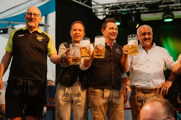 Schmalzlerfest Perlesreut 2026 Umzug, Bieranstich, Perlesreuter BleMUSI Foto 2602162