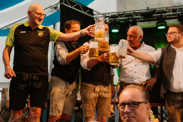 Schmalzlerfest Perlesreut 2026 Umzug, Bieranstich, Perlesreuter BleMUSI Foto 2602166