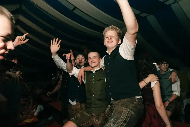 Schmalzlerfest Perlesreut 2026 Umzug, Bieranstich, Perlesreuter BleMUSI Foto 2602175