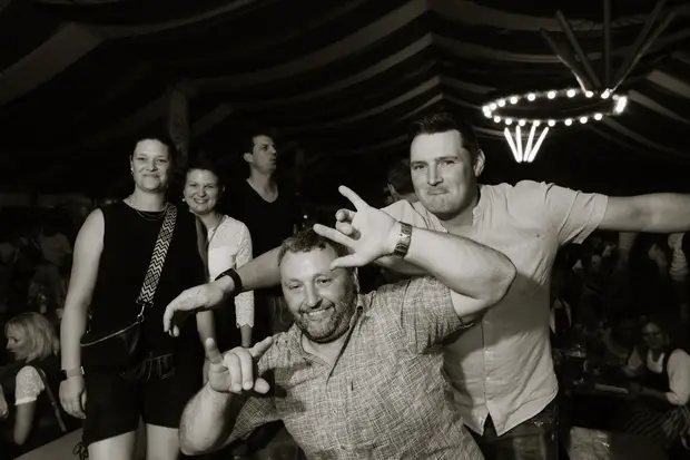 Schmalzlerfest Perlesreut 2026 Umzug, Bieranstich, Perlesreuter BleMUSI Foto 2602191