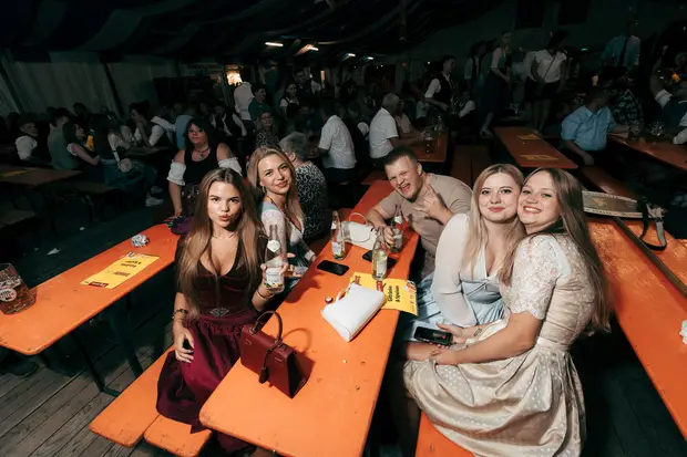 Schmalzlerfest Perlesreut 2026 Umzug, Bieranstich, Perlesreuter BleMUSI Foto 2602194