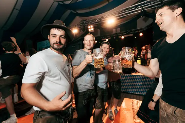 Schmalzlerfest Perlesreut 2026 Umzug, Bieranstich, Perlesreuter BleMUSI Foto 2602195