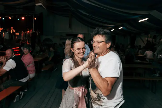 Schmalzlerfest Perlesreut 2026 Umzug, Bieranstich, Perlesreuter BleMUSI Foto 2602214