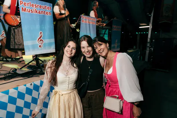 Schmalzlerfest Perlesreut 2026 Umzug, Bieranstich, Perlesreuter BleMUSI Foto 2602219